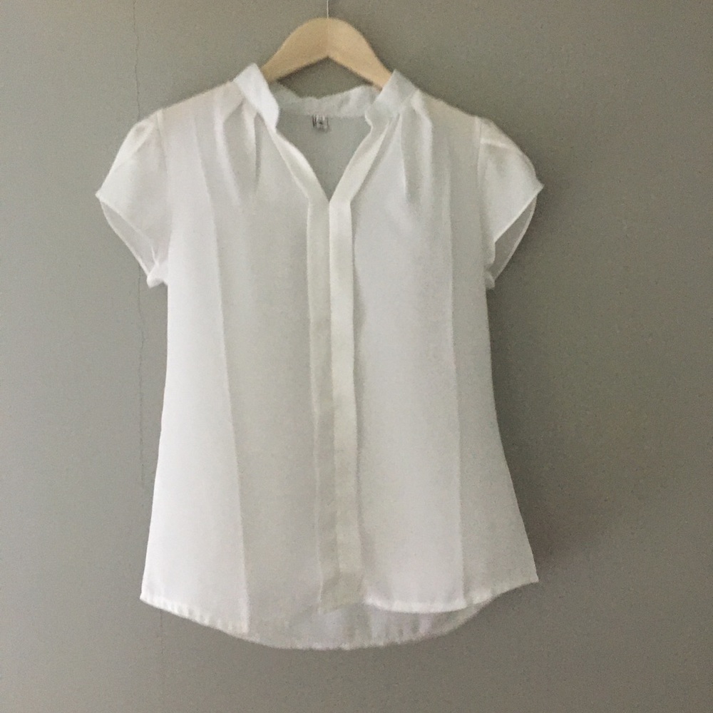 White blouse, tulip sleeves